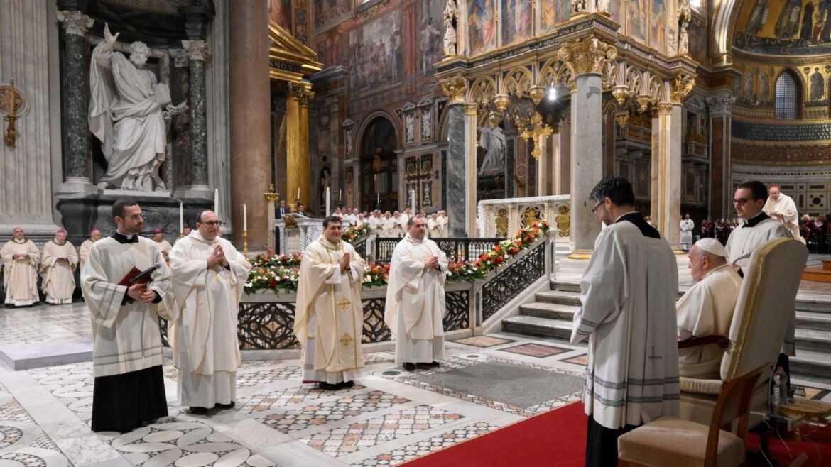 Grande gioia per la nomina di Monsignor Renato Tarantelli Baccari: il Capitolo Romano festeggia il suo confratello